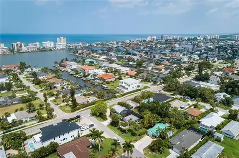 View/Area - 9602 Vanderbilt Dr, Naples, FL 34108 photo 3 of 6