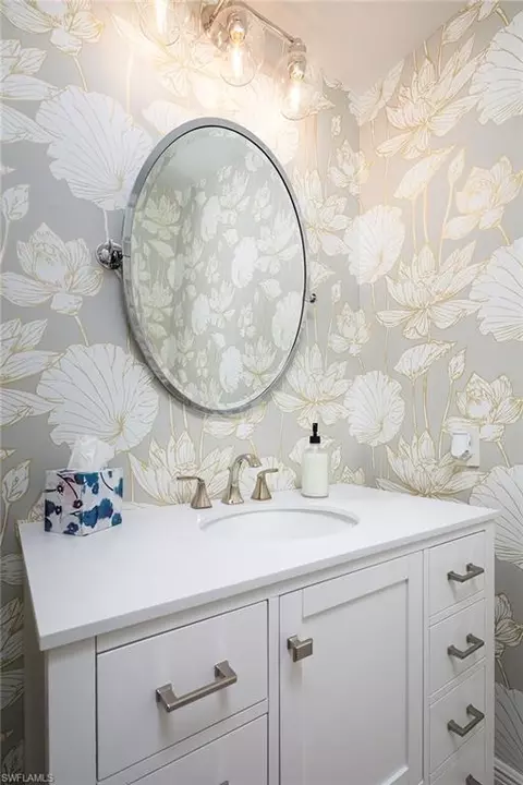 Bath - 9602 Vanderbilt Dr, Naples, FL 34108 photo 3 of 3