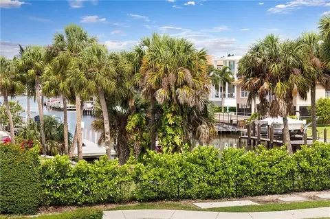 View/Area - 9602 Vanderbilt Dr, Naples, FL 34108 photo 1 of 6