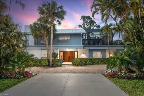9602 Vanderbilt Dr, Naples, FL 34108