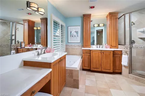 Bath - 9602 Vanderbilt Dr, Naples, FL 34108 photo 1 of 3