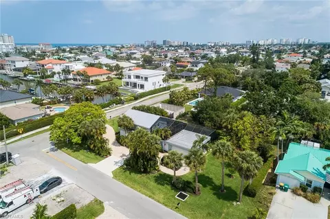 View/Area - 9602 Vanderbilt Dr, Naples, FL 34108 photo 2 of 6