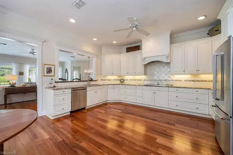 863 Turtle Ct, Naples, FL 34108 photo 2