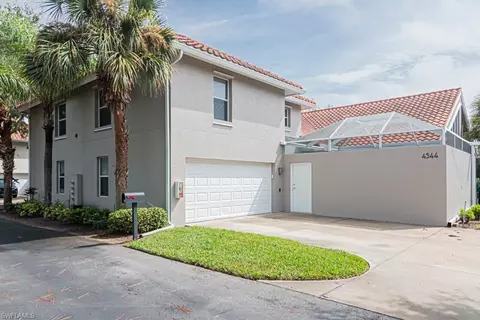 4544 Court Way #18D, Naples, FL 34109