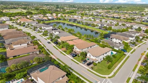 View/Area - 4554 Luminary Ave, Naples, FL 34119 photo 3 of 7