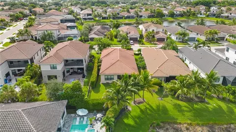 View/Area - 4554 Luminary Ave, Naples, FL 34119 photo 5 of 7