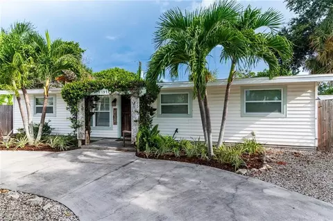 1971 Harbor Ln, Naples, FL 34104