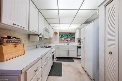 1381 Woodridge Ave, Naples, FL 34103 photo 8