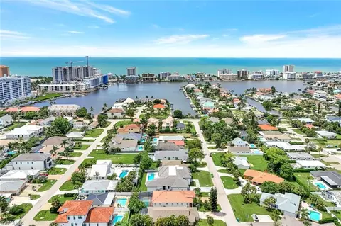 550 94th Ave N, Naples, FL 34108