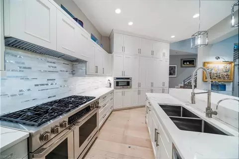 Kitchen - 367 5th Ave N, Naples, FL 34102 photo 3 of 5