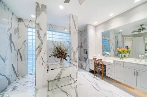 Bath - 367 5th Ave N, Naples, FL 34102 photo 3 of 6
