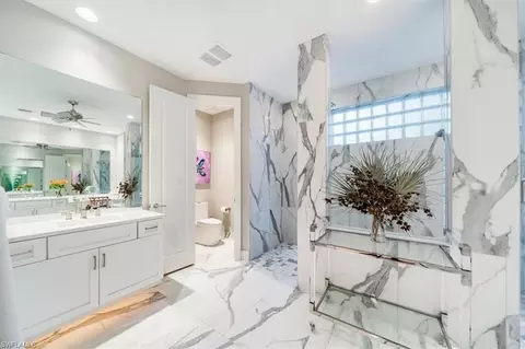 Bath - 367 5th Ave N, Naples, FL 34102 photo 4 of 6