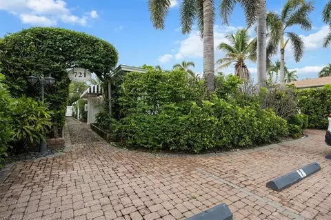 721 9th St S #1, Naples, FL 34102