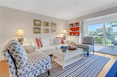 2850 Gulf Shore Blvd N #203, Naples, FL 34103