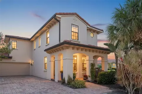 1252 Manado Dr, Naples, FL 34113