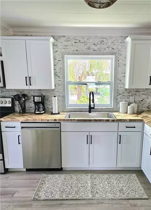 Kitchen - 3411 Basin St, Naples, FL 34112 photo 4 of 4