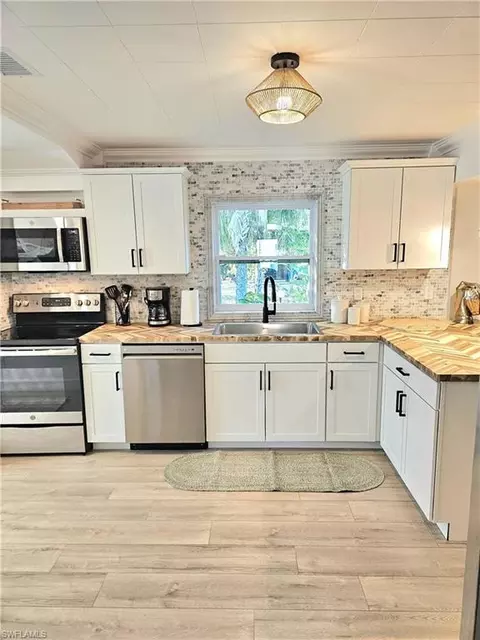 Kitchen - 3411 Basin St, Naples, FL 34112 photo 1 of 4