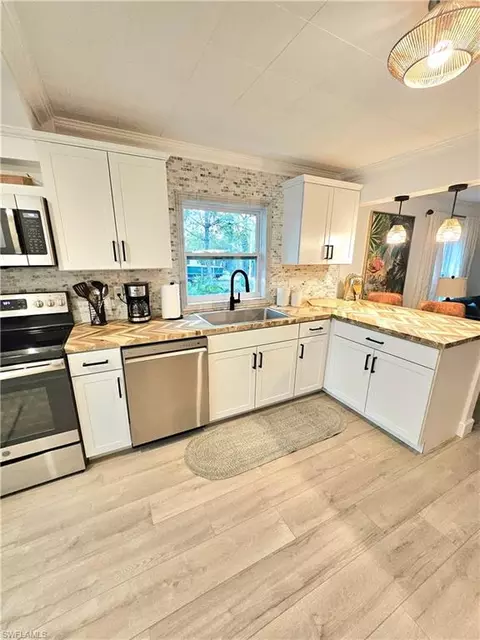 Kitchen - 3411 Basin St, Naples, FL 34112 photo 2 of 4