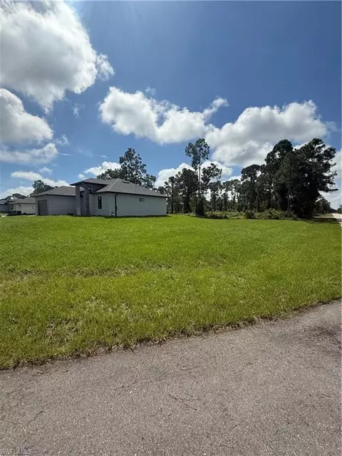 Exterior - 1104 Garibaldi St E, Lehigh Acres, FL 33974 photo 3 of 4