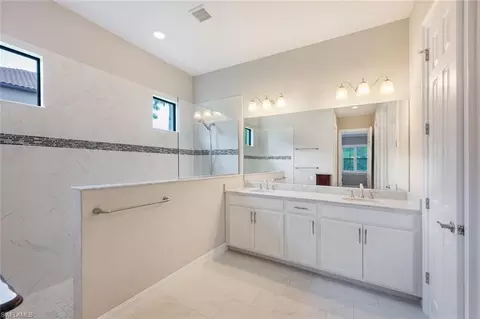 Bath - 1523 Mockingbird Dr, Naples, FL 34120 photo 2 of 4