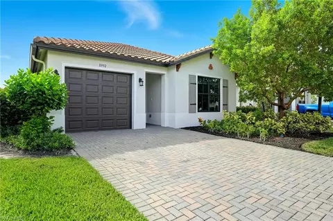 8992 Madrid Cir, Naples, FL 34104