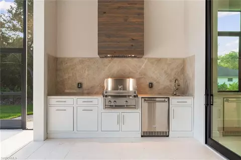 Kitchen - 162 Jung Blvd E, Naples, FL 34120 photo 6 of 6