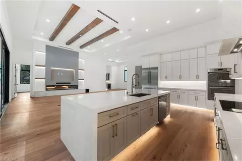 Kitchen - 162 Jung Blvd E, Naples, FL 34120 photo 3 of 6