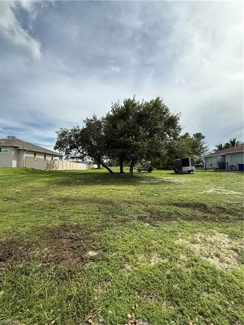 2513 34th St SW, Lehigh Acres, FL 33976