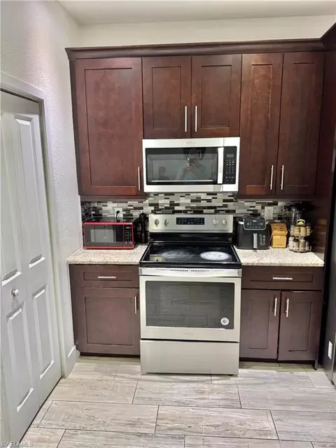 Kitchen - 3232 4th Ave SE, Naples, FL 34117 photo 4 of 4