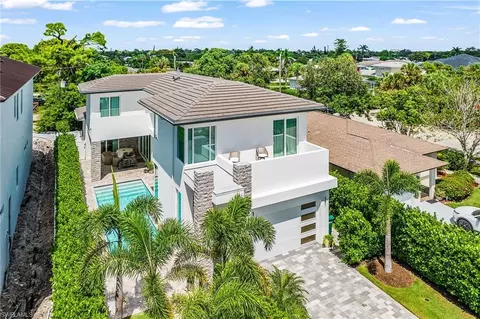 591 93rd Ave N, Naples, FL 34108