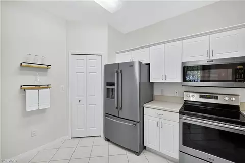 Kitchen - 14653 Sutherland Ave, Naples, FL 34119 photo 2 of 3