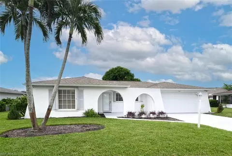 104 Picardy Ct, Naples, FL 34112
