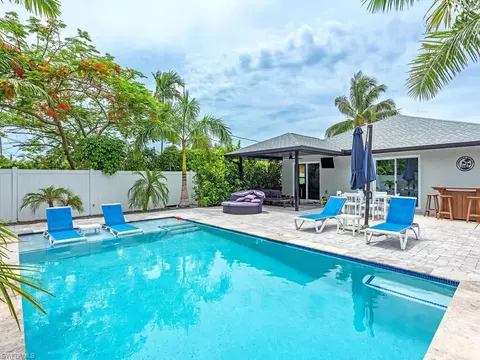 714 109th Ave N, Naples, FL 34108