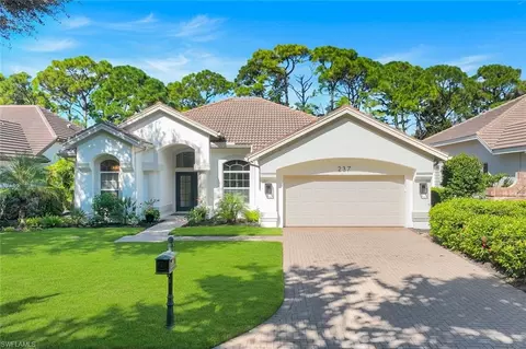 237 Charleston Ct, Naples, FL 34110
