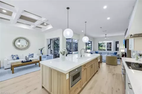 237 Charleston Ct, Naples, FL 34110 photo 8