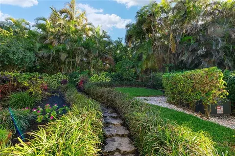 Exterior - 812 Arrowhead Ln, Naples, FL 34108 photo 6 of 9