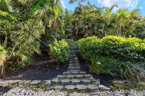 Exterior - 812 Arrowhead Ln, Naples, FL 34108 photo 8 of 9