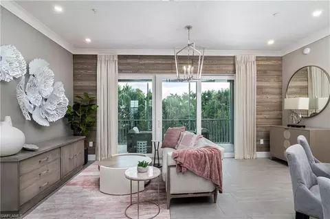 298 Indies Dr E #202, Naples, FL 34114