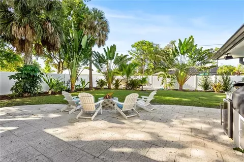 Exterior - 205 Madison Dr, Naples, FL 34110 photo 4 of 8