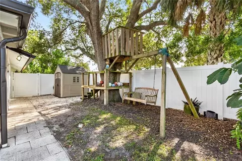 Exterior - 205 Madison Dr, Naples, FL 34110 photo 6 of 8