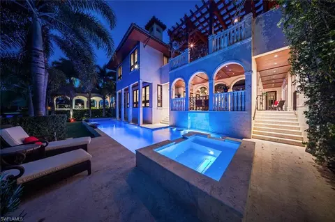 2233 Forrest Ln, Naples, FL 34102