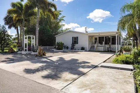 32 Sonderhen Dr, Naples, FL 34114