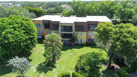 View/Area - 1850 Bald Eagle Dr #404C, Naples, FL 34105 photo 6 of 11