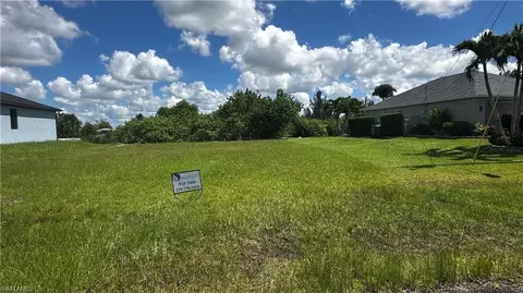 1135 NW 28th Pl, Cape Coral, FL 33993