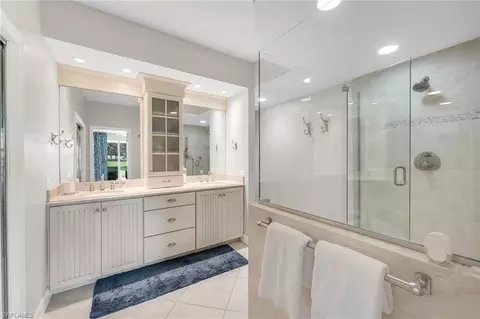 Bath - 496 Edgemere Way E #1, Naples, FL 34105 photo 1 of 2