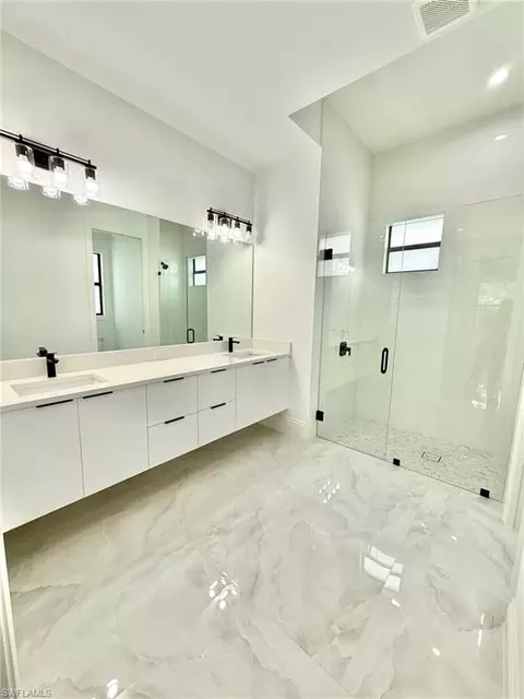 Bath - 2135 Della Dr, Naples, FL 34117 photo 1 of 3