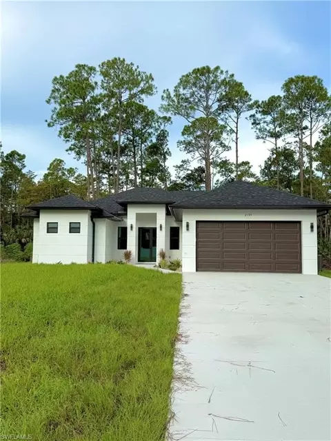2135 Della Dr, Naples, FL 34117