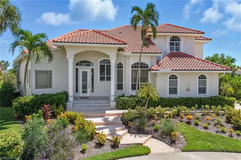 859 Wintergreen Ct, Marco Island, FL 34145