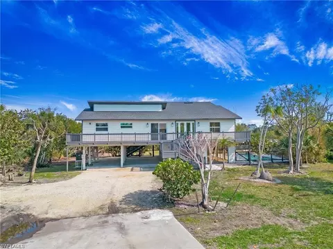 9416 Yucca Ct, Sanibel, FL 33957