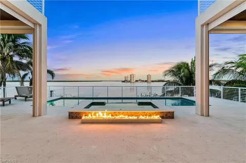 160 Little Carlos Ln, Fort Myers Beach, FL 33931